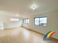 明るく心地よい風が通り抜けるリビング