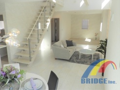 明るく心地よい風が通り抜けるリビング
※以下同社施工例写真