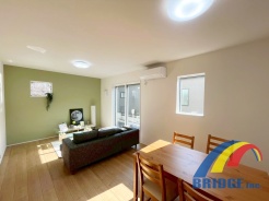 明るく心地よい風が通り抜けるリビング
同社同等仕様施工例