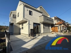 1号棟 駐車2台可能で、千城台駅まで徒歩8分 通勤通学に便利です。
パントリー、マルチスキップ、WIC付きで収納充実。
教育施設、公園も近くお子さまのいるご家庭に住みやすい環境です。
是非、千葉市で新築一戸建をお探しの方はお気軽にお問い合わせ下さい。
お待ちしております。
同社同等仕様施工例