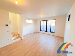 1号棟 明るく心地よい風が通り抜けるリビング