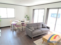 明るく心地よい風が通り抜けるリビング