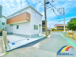 南向きの陽光暖かで、収納が多く生活しやすいお住まいです。
駅・学校・スーパーなど徒歩圏内で、住環境が充実してます。
お部屋と繋がりのあるWIC付きで、お荷物の出し入れも楽々♪
是非、千葉市内で新築一戸建てをお探しの方はお気軽にお問い合わせ下さい。
お待ちしております。