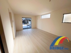 明るく心地よい風が通り抜けるリビング