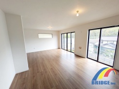 明るく心地よい風が通り抜けるリビング