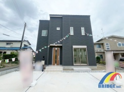 駐車３台可能（車種による）で、小学校まで徒歩３分でお子様に安心の立地。
近隣に商業施設多数でママに嬉しい環境。
是非、市原市で新築戸建てをお探しの方はお問い合わせください。
TEL0438-36-2225
現地外観　2025年6月9日撮影