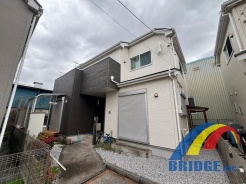 駐車3台可能で、陽当良好の全室南向き。
寝室に2WIC付き、たっぷり収納ができます。
落ち着く和室も完備、築11年の住みやすい美邸です。
是非、千葉市内で新築一戸建てをお探しの方はお気軽にお問い合わせください。
お待ちしております。
現地撮影