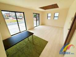 明るく心地よい風が通り抜けるリビング
　