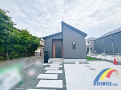 駐車2台可能で、佐倉駅まで歩いて6分の好立地。
長期優良住宅なので嬉しい税控除対象。
是非、佐倉市内で新築一戸建てをお探しの方はお気軽にお問い合わせ下さい。
お待ちしております。
同社同等施工例