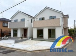 2号棟 駐車2台可能で、全面道路6m 広々開放的な角地です。
リネンスペース、Fスペース、パントリー、WIC完備。
南面バルコニーは広々していて、お洗濯物はよく乾きます。
是非、成田市内で新築一戸建をお探しの方はお気軽にお問い合わせ下さい。
お待ちしております。