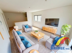 １号棟 心地よい温もりと洗練されたデザインが調和する空間は、日々の暮らしに穏やかな彩りをもたらします
同社同等仕様施工例
