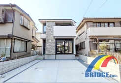 駐車2台可能で20帖以上の広々としたLDK。
周辺の生活施設や小中学校まで徒歩15分以内。
是非、八千代市内で新築一戸建てをお探しの方はお気軽にお問い合わせください。
社員一同心よりお待ちしております。
2026年3月28日現地撮影