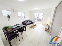 明るく心地よい風が通り抜けるリビング