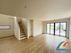 1号棟 明るく心地よい風が通り抜けるリビング