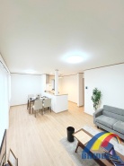 1号棟 明るく心地よい風が通り抜けるリビング