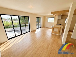 明るく心地よい風が通り抜けるリビング