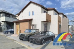 駐車2台可能で、南向きの暖かなLDKがある住まい。
各居室に収納も完備しておりお家の中がスッキリ整います。
是非、千葉市内で新築一戸建てをお探しの方はお気軽にお問い合わせください。
お待ちしております。