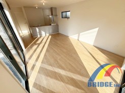 明るく心地よい風が通り抜けるリビング