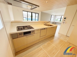 料理をしながらリビング全体を見渡せるカウンターキッチン