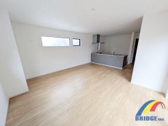 2号棟 明るく心地よい風が通り抜けるリビング