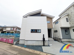 2号棟 23帖のLDKで広々とした空間。
南西角地で2路線利用可能です。
是非、千葉市内で新築一戸建てをお探しの方はお気軽にお問い合わせください。
お待ちしております。
2026年3月20日現地撮影