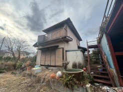 2階建ての古屋付き