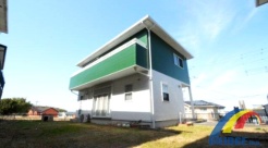 敷地広々70坪以上で外壁修繕歴有の3SLDK
寛げる畳コーナー・駐車2台可能など設備も充実
お庭・外水栓付きで遊び場やガーデニング・ペットものびのび
学校・コンビニ・スーパーなど徒歩圏内で幅広い世帯に嬉しい住環境
ぜひ一度、現地にて住み心地をご体感ください。
社員一同心よりお問い合わせお待ちしております。