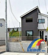 駐車2台可能で、広々敷地 南向き広々バルコニー付きの住まい。
便利な収納スペースも完備。
明るく広々した憩いの場リビングも快適空間です。
是非、我孫子市内で新築一戸建てをお探しの方はお気軽にお問い合わせ下さい。
お待ちしております。
