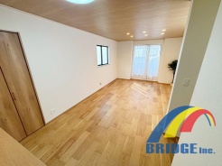 明るく心地よい風が通り抜けるリビング