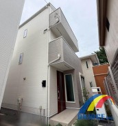 駐車2台可能で、収納豊富 明るいリビングの3階建。
階段下収納、リビング収納、2WIC、2面バルコニー付きで充実。
周辺環境も整っていて、子育て世代のご家庭に最適なエリアです。
是非、船橋市内で新築一戸建てをお探しの方はお気軽にお問い合わせ下さい。
お待ちしております。