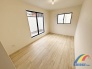 2号棟 優しい色合いのフローリングでインテリアの配置が楽しみ