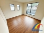 1号棟 優しい色合いのフローリングでインテリアの配置が楽しみ