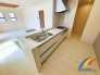1号棟 料理をしながらリビング全体を見渡せるカウンターキッチン