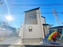 駐車3台可能で、開放的な角地の明るい邸宅。
小中学校近くで子育て世帯も安心なエリアです。
是非、千葉市で新築一戸建をお探しの方はお気軽にお問い合わせ下さい。
お待ちしております。同社同等施工例
