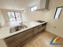 3号棟 料理をしながらリビング全体を見渡せるカウンターキッチン