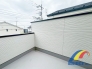1号棟 広々したバルコニーではお洗濯物を干すのも楽しくなりそうですね！