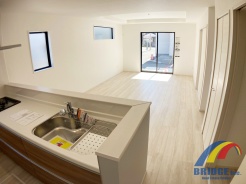 明るく心地よい風が通り抜けるリビング