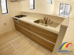 料理をしながらリビング全体を見渡せるカウンターキッチン