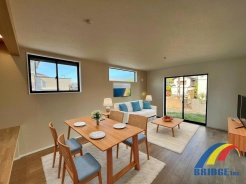 明るく心地よい風が通り抜けるリビング