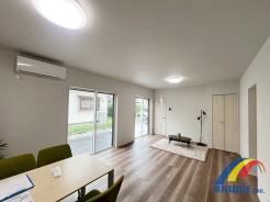 2号棟 明るく心地よい風が通り抜けるリビング