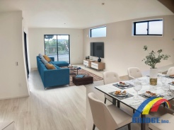 明るく心地よい風が通り抜けるリビング