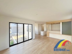 明るく心地よい風が通り抜けるリビング