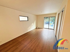 明るく心地よい風が通り抜けるリビング