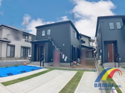 南向きの陽光暖かで、収納が多く生活しやすいお住まいです。
駅・学校・スーパーなど徒歩圏内で、住環境が充実してます。
是非、千葉市内で新築一戸建てをお探しの方はお気軽にお問い合わせ下さい。
お待ちしております。
※外観イメージ 同社同等施工例