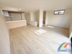 明るい雰囲気で落ち着く空間
※以下同社同等仕様施工例写真