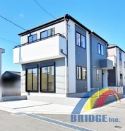 駐車2台可能で、2部屋つづきの広いバルコニーで日当たり良好。
収納スペースが多数あるのですっきり片付きます。
是非、野田市内で新築一戸建てをお探しの方はお気軽にお問い合わせください。
お待ちしております。
※外観同社施工例写真