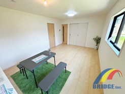 明るく心地よい風が通り抜けるリビング