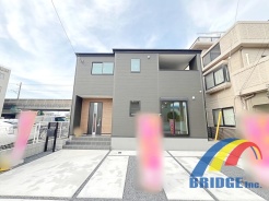 駐車2台可能で、お子様世代も安心学校まで徒歩6分です。
大容量のWICやホール収納付きでお部屋もスッキリ保てます。
脱衣所と洗面所がわかれているので気軽に出入出来ます。
是非、茂原市内で新築一戸建てをお探しの方はお気軽にお問い合わせ下さい。
お待ちしております。
※外観同社施工例写真