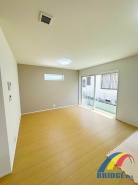 2号棟 明るく心地よい風が通り抜けるリビング