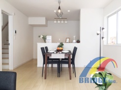 A号棟 明るく心地よい風が通り抜けるリビング